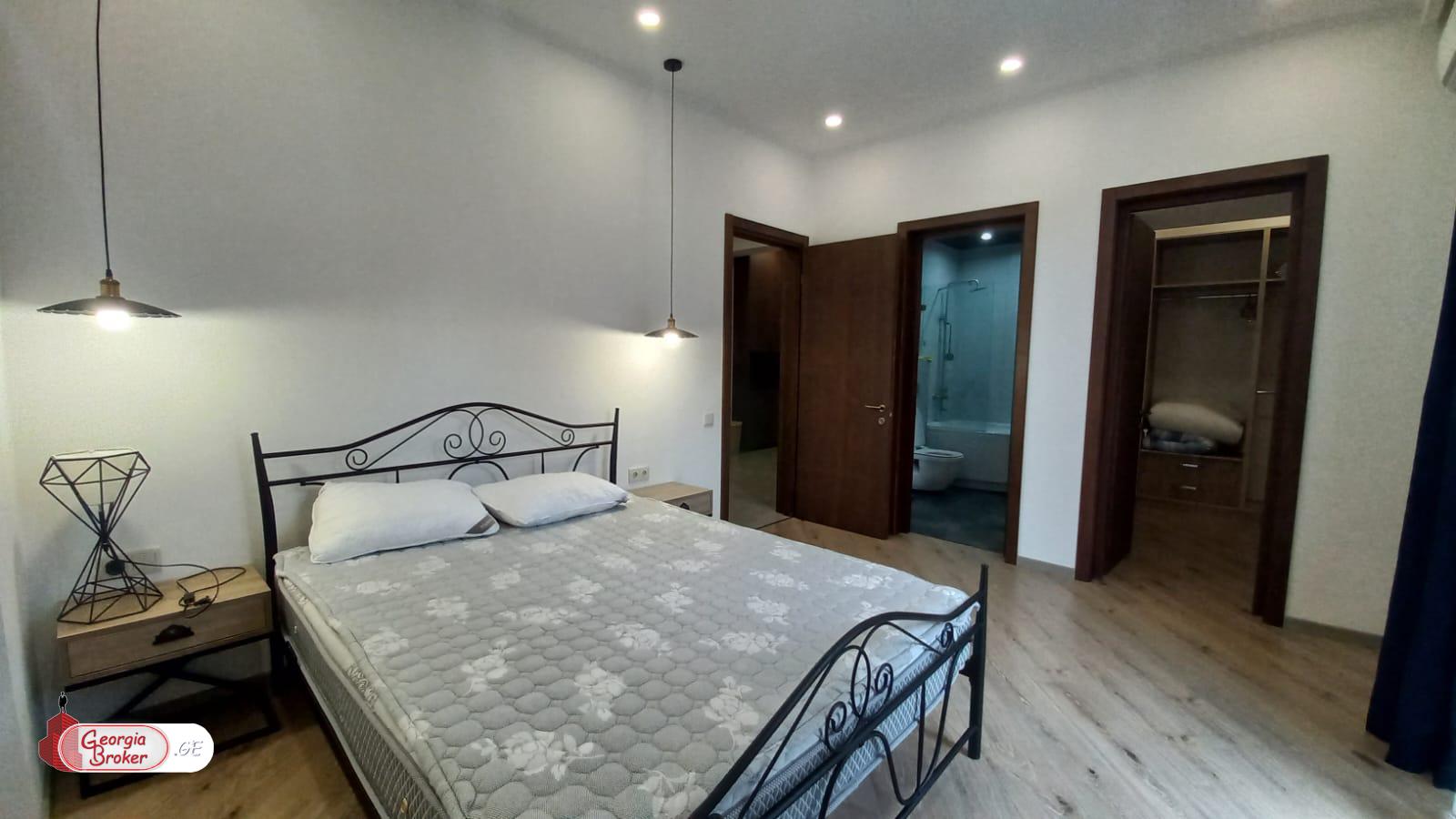 იყიდება ახალი გარემონტებული უნივერსალური ფართი ქოშიგორაზე